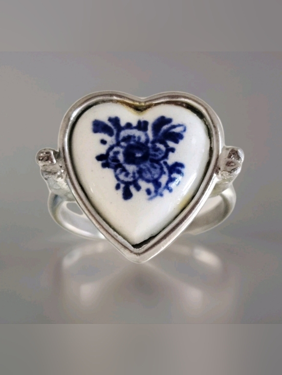 Vintage Jewelry - Vtg Painted Ceramic Floral Heart Shaped Ring, Silver Tone, Romantic, 7